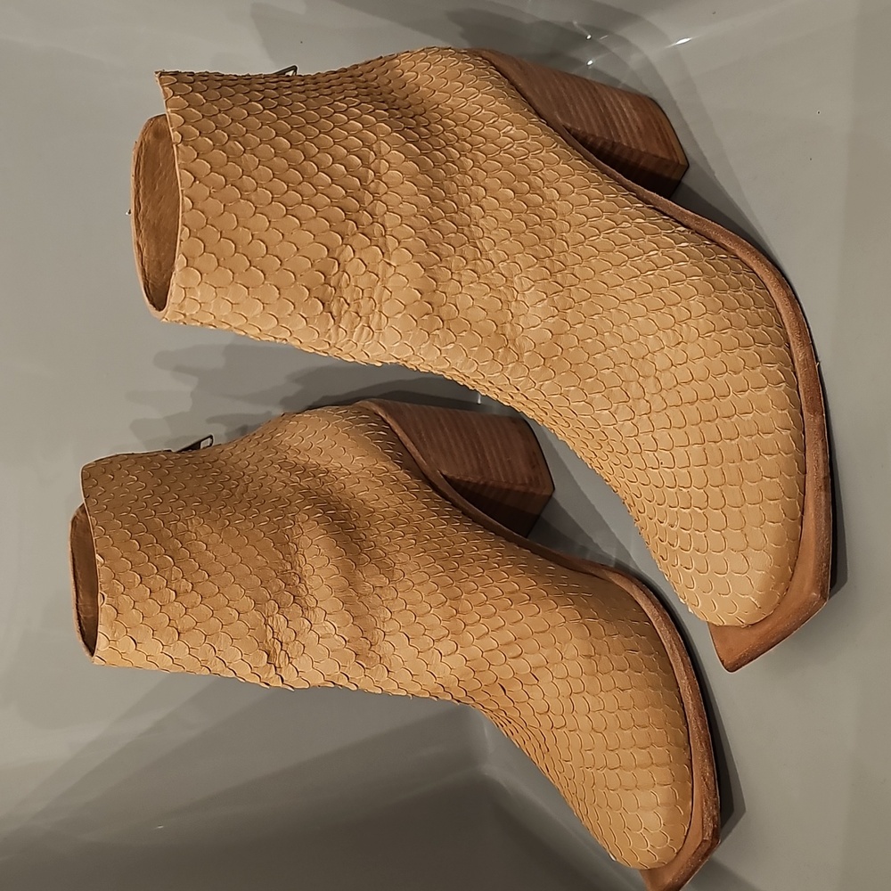 [LIKE NEW] WAL & PAI Tan Leather Square Pointed Toe Western Booties
